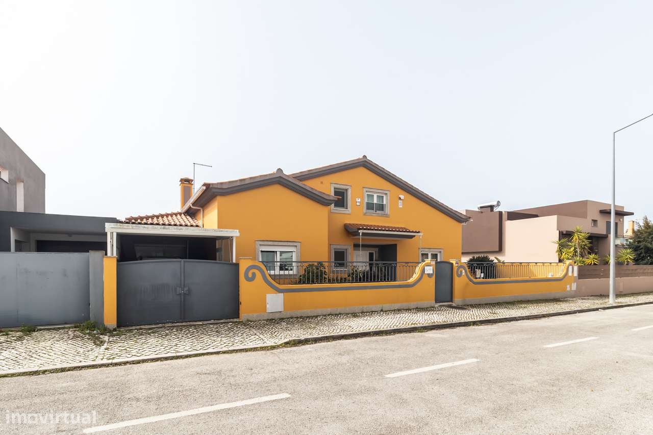 Moradia em Azeitão T4+2, Piscina, 3 suítes - Grande imagem: 2/60