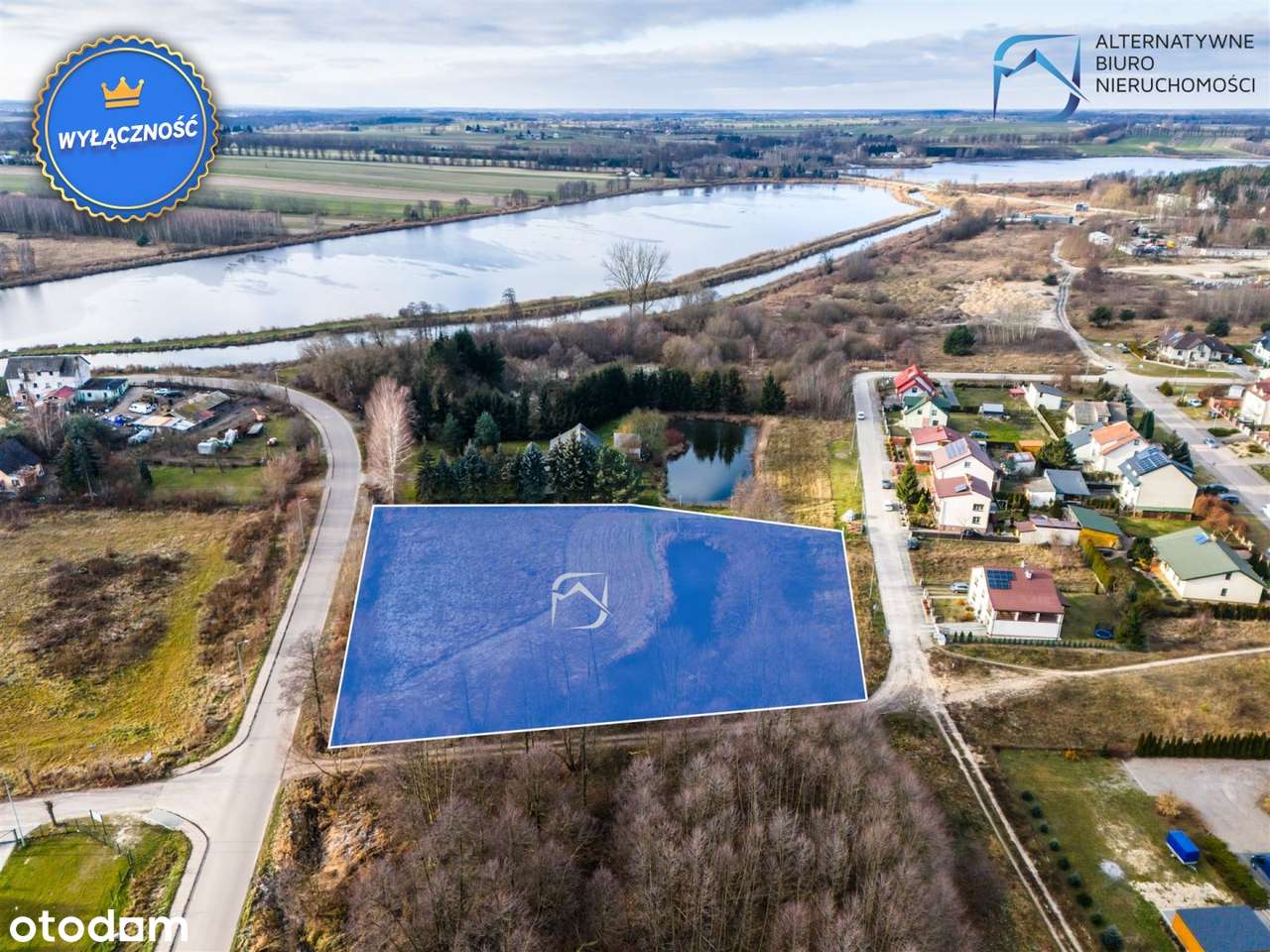 Piękna działka budowlano-usługowa ze stawem - Koc-1