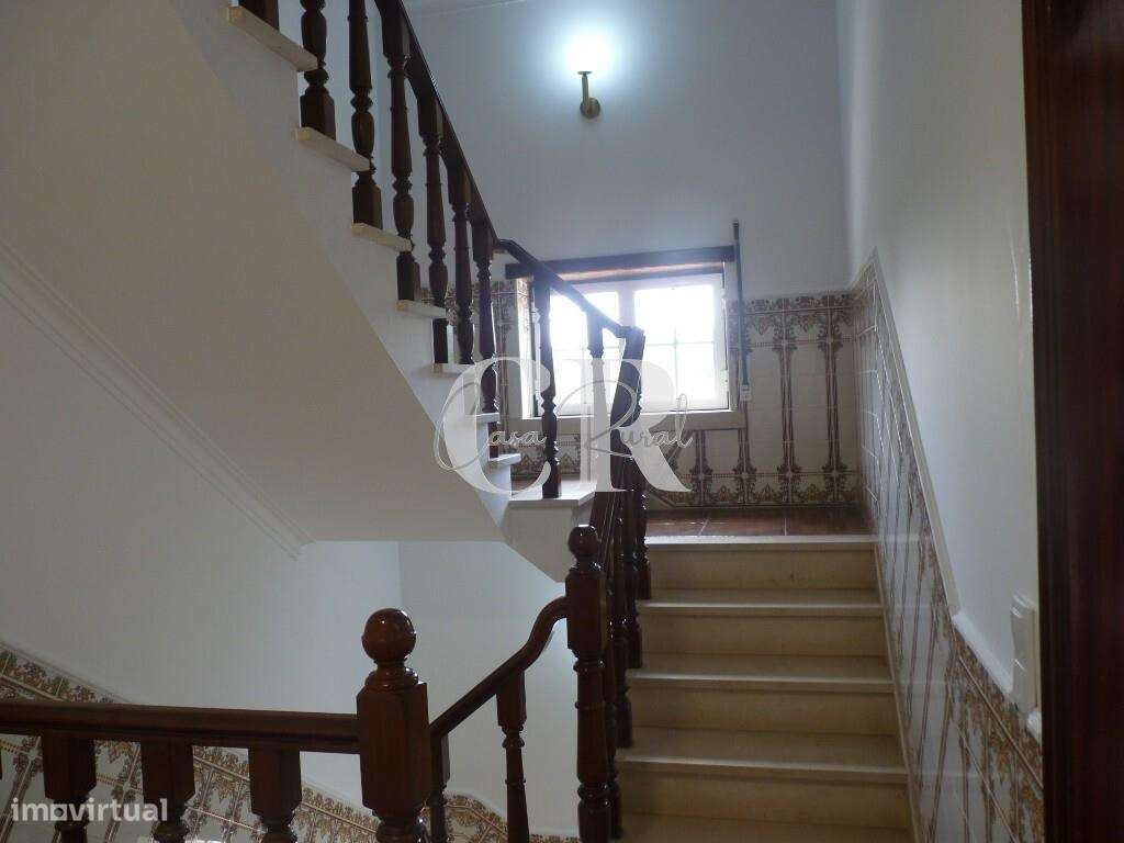 Fantástica moradia T3 com garagem e terreno generoso em Vila Facaia –-40