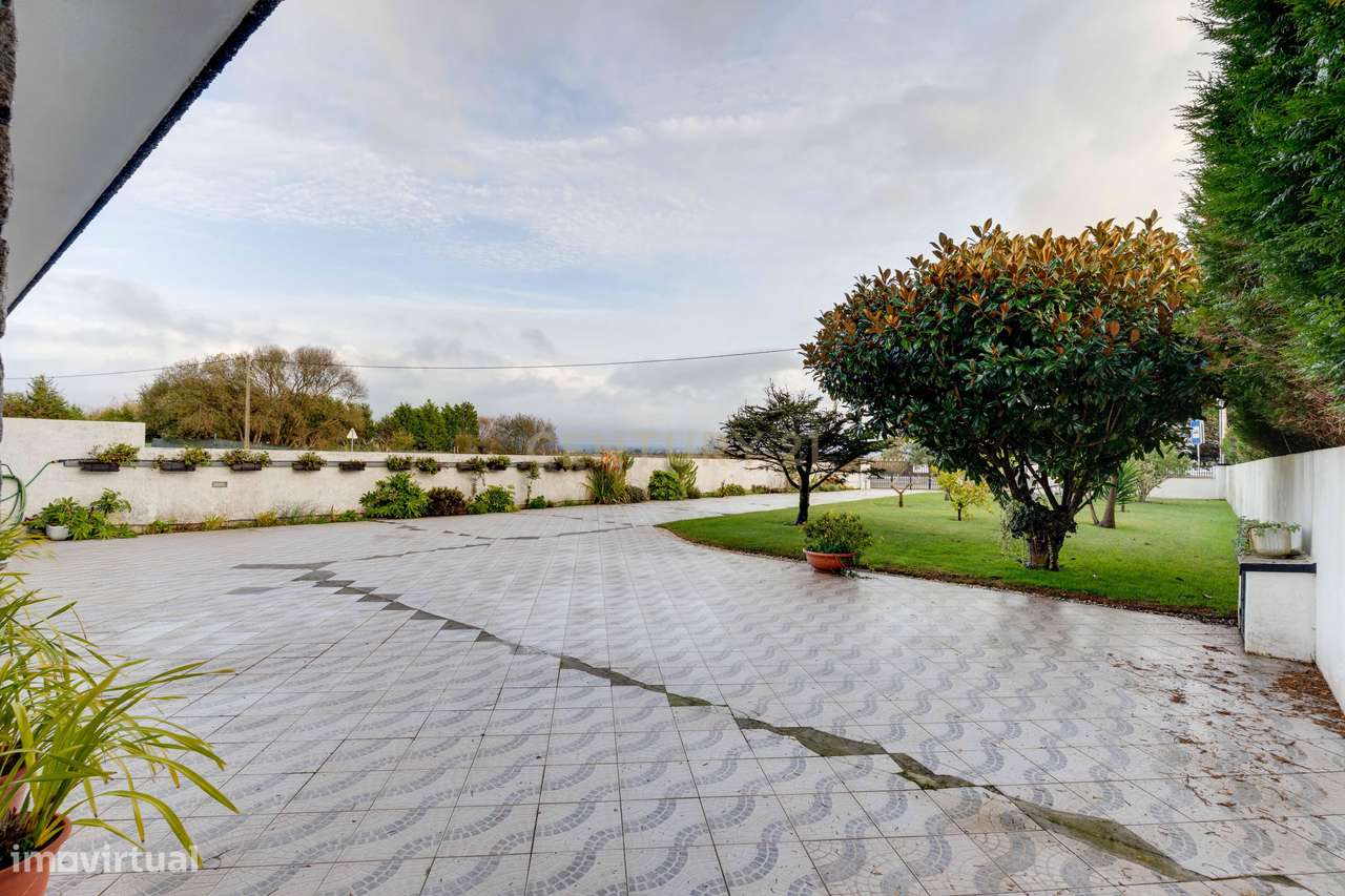 Moradia com um belissimo espaço exterior e praia privada!-9