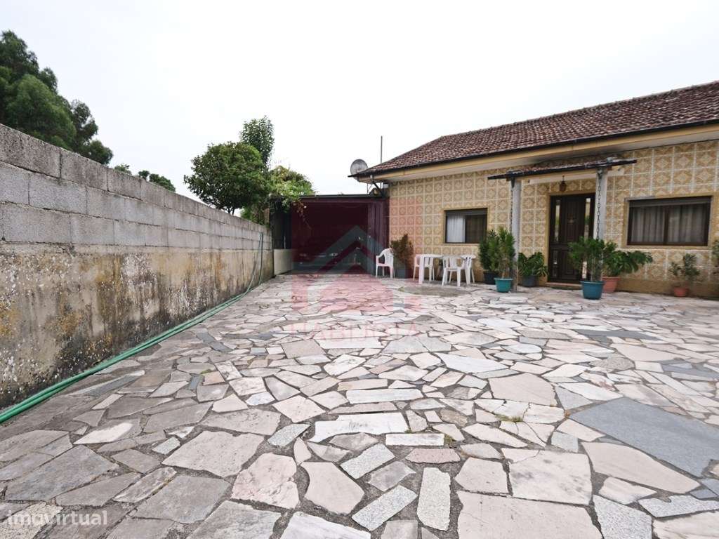 Moradia V3+1 em Fânzeres-30