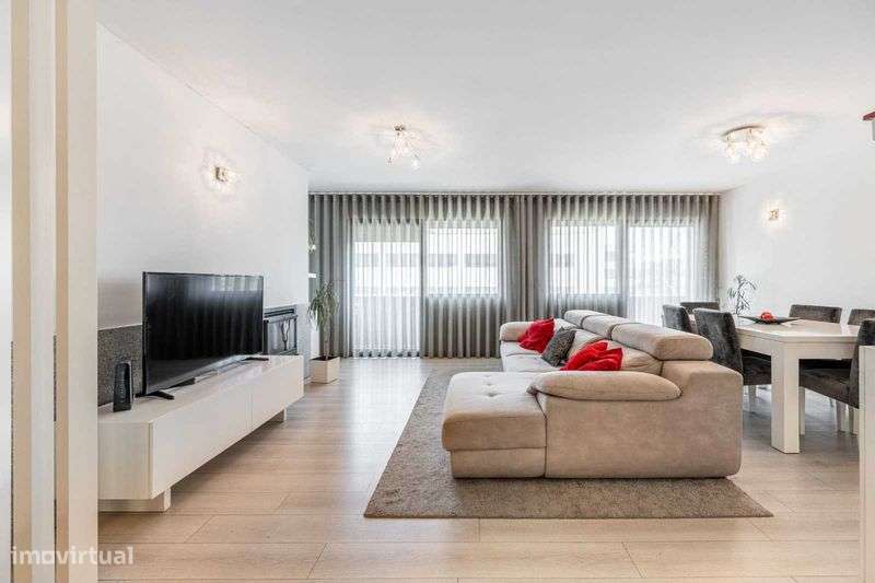 Venda T3 Rua da Índia Guimarães
