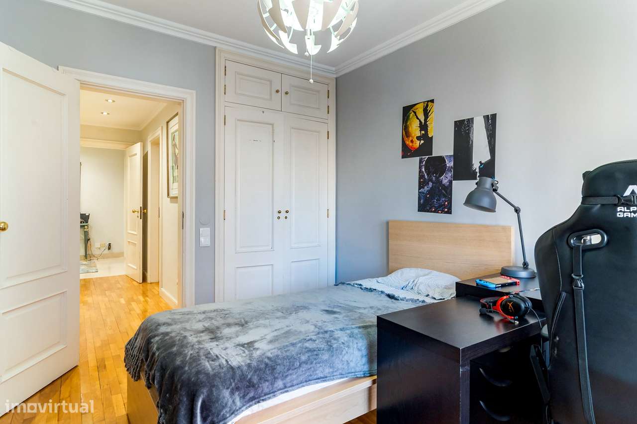 Apartamento T3+1 no Atlanta Park – Laranjeiras, Lisboa-11