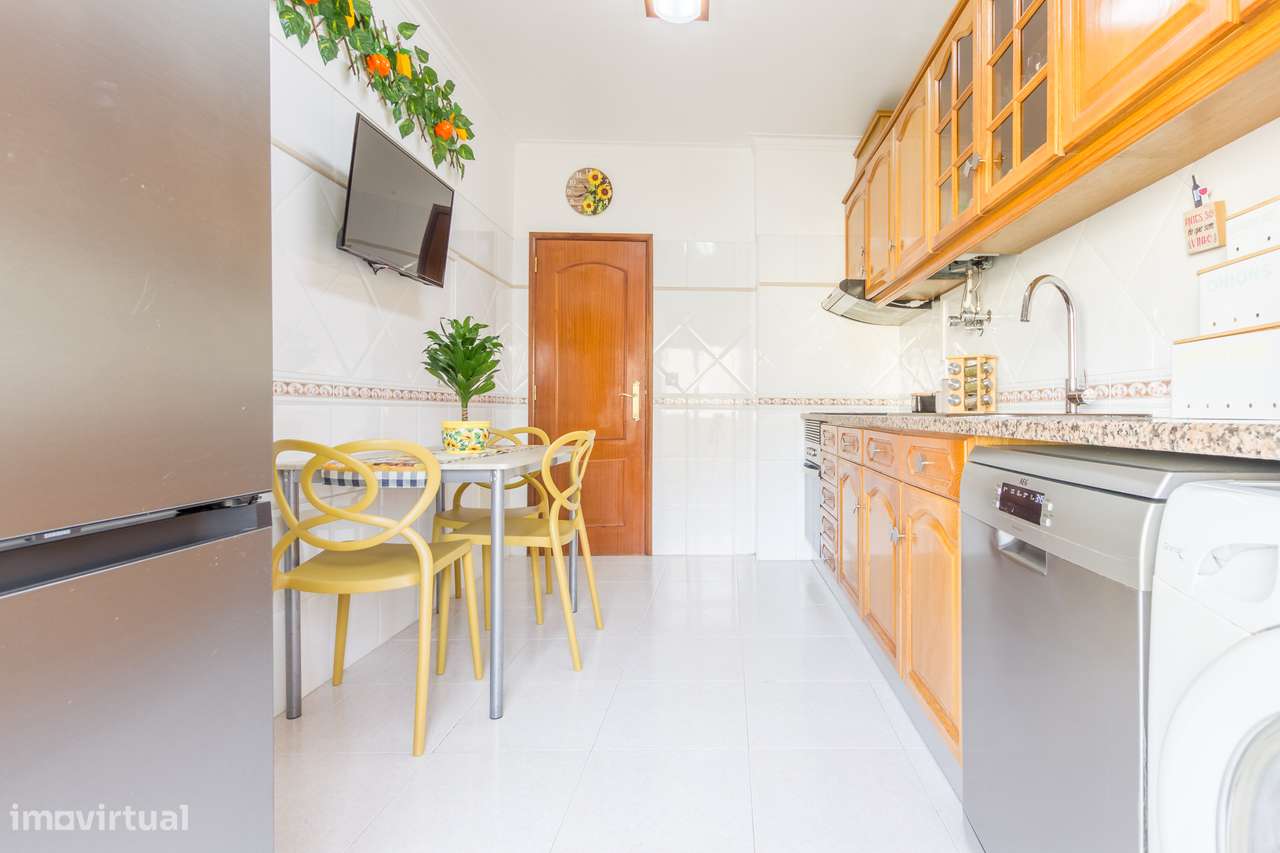 Apartamento T3 com uma localização excelente na Quinta do Conde - Grande imagem: 4/25