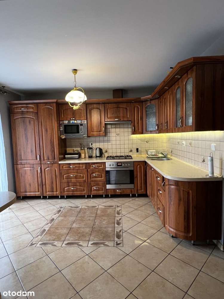 Funkcjonalny dom w dobrej lokalizacji-4