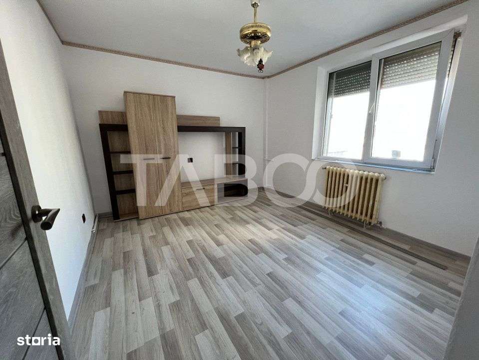 Apartament decomandat 2 camere etaj intermediar cu lift de vanzare - Imagine principală: 3/4