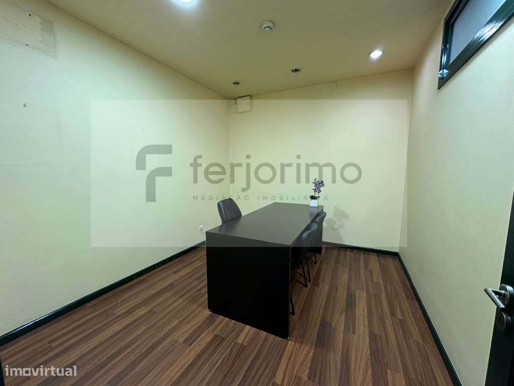 LOJA COM 75 M2 - COMERCIO OU SERVIÇOS ***** - AZUREM - Quintã - Grande imagem: 5/6