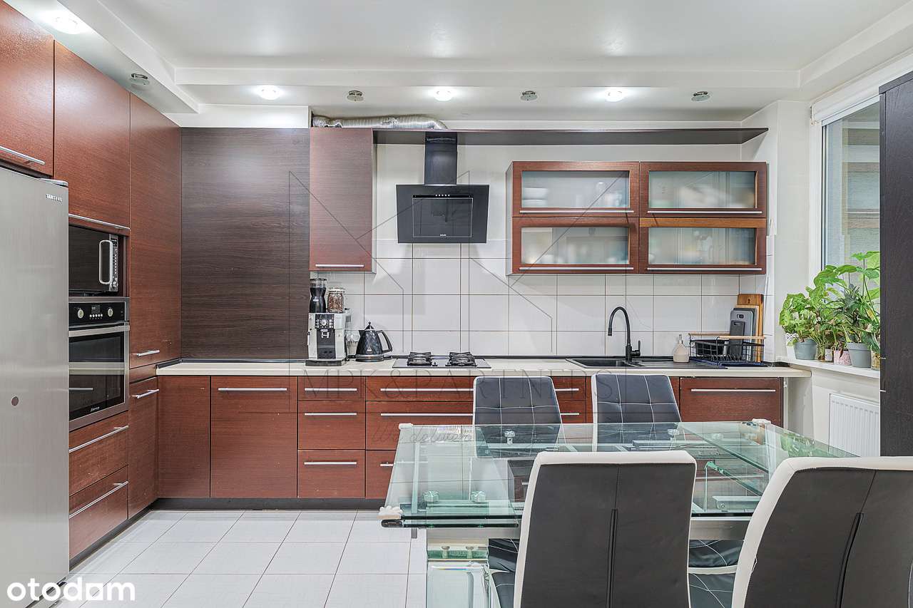 Przestronny, 3 pokojowy, dwustronny apartament na zamkniętym osiedlu!-6