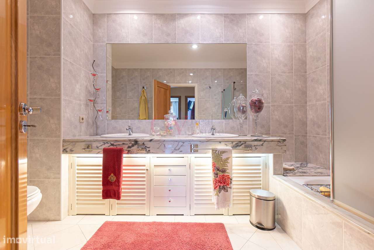 Para venda, apartamento T5 Rua Domingos Sequeira Porto, com varandas,-31