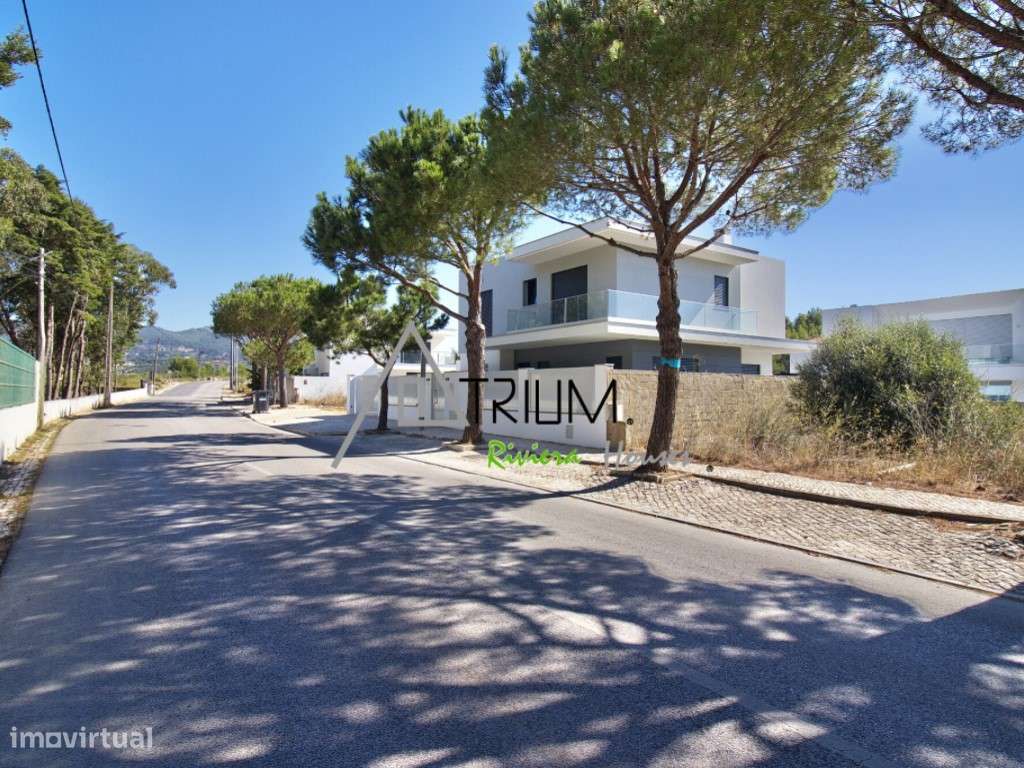 Moradia T4+1 Isolada com piscina e jardim nova-8