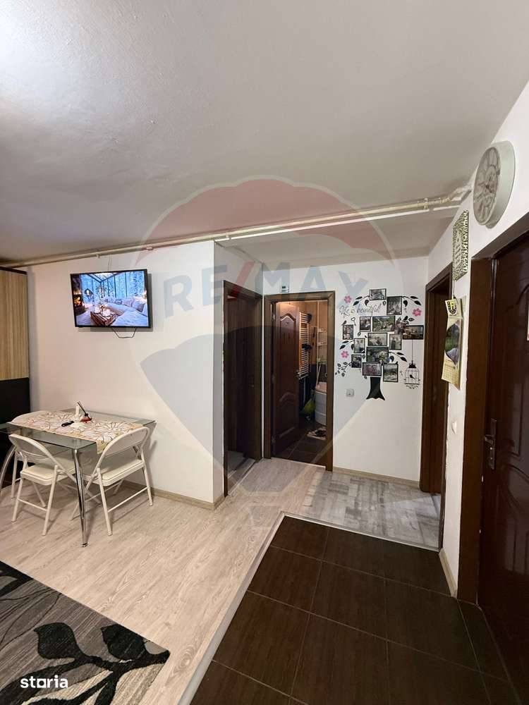 Apartament cu 3 camere de vânzare în zona Lapus-7