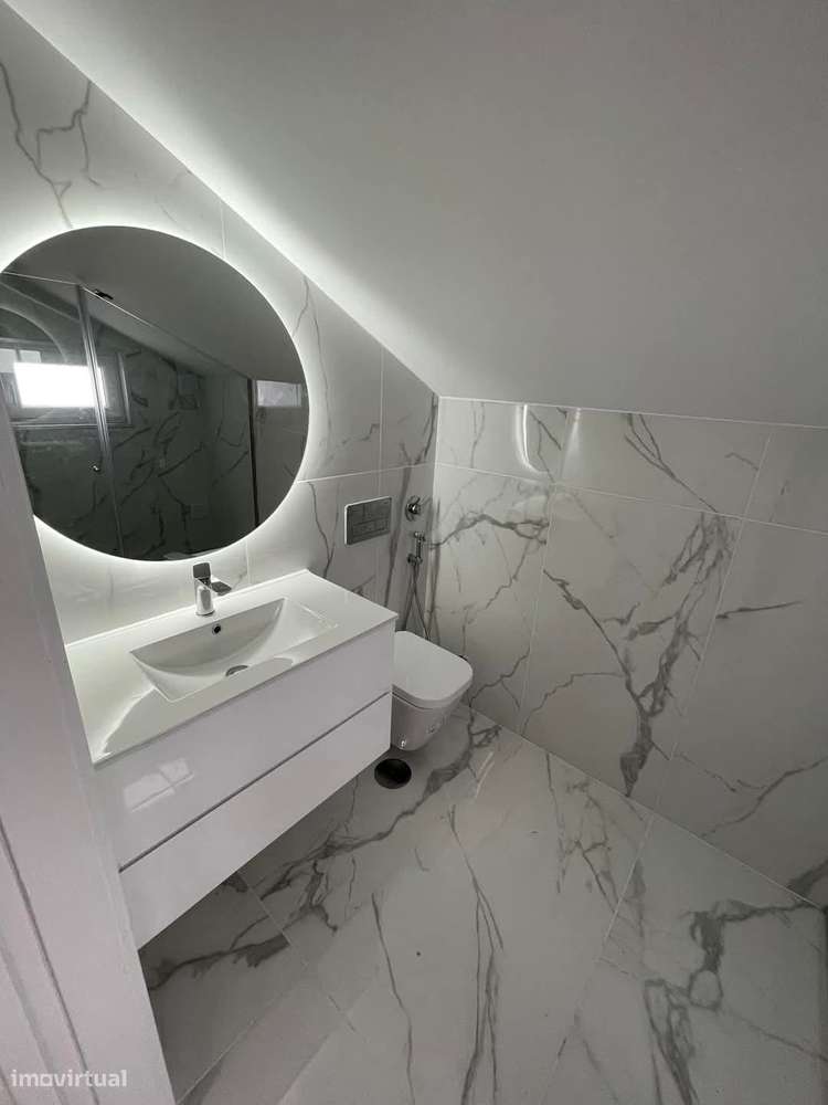 Moradia T4 com piscina e garagem - A Estrear-14