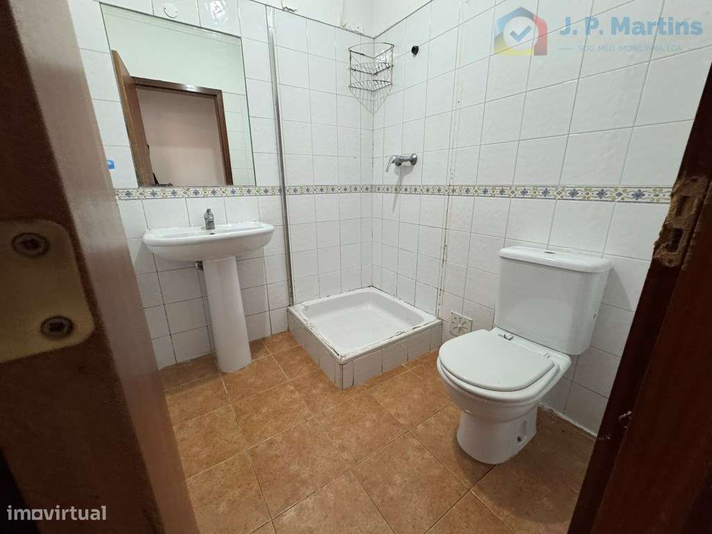 Apartamento T4 c/ varanda, Alto do Seixalinho, Barreiro-12