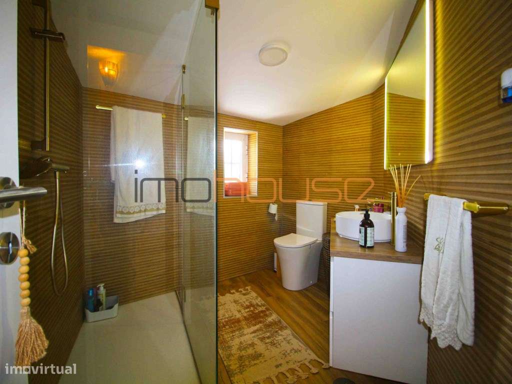 Quinta com Casa Remodelada e Antigo Moinho de Água Junto a Ribeiro-14