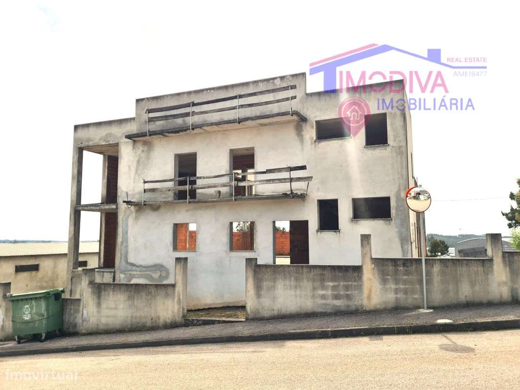 Armazém na zona industrial de Pedrogão Grande - Grande imagem: 4/22