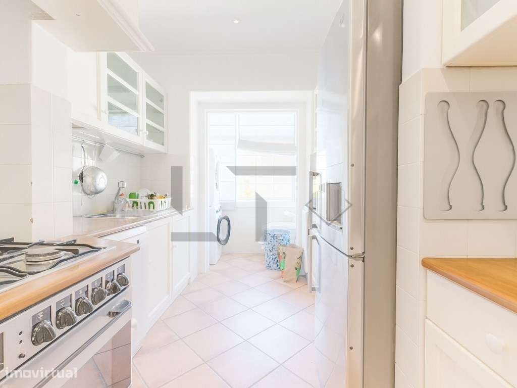 Quarto para Estudante para Arrendamento em plena Av. da Igreja, Alv... - Grande imagem: 4/10