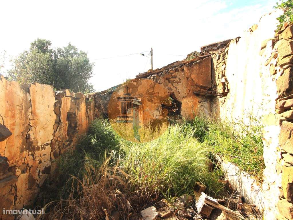 Propriedade com duas ruínas na serra de Conceição de Tavira - Grande imagem: 3/17