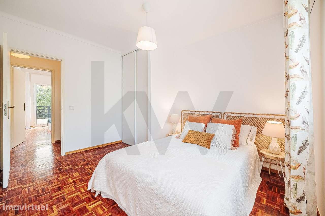 Moradia T3 em banda no Alto do Lagoal — luz natural, espaço e funciona-23