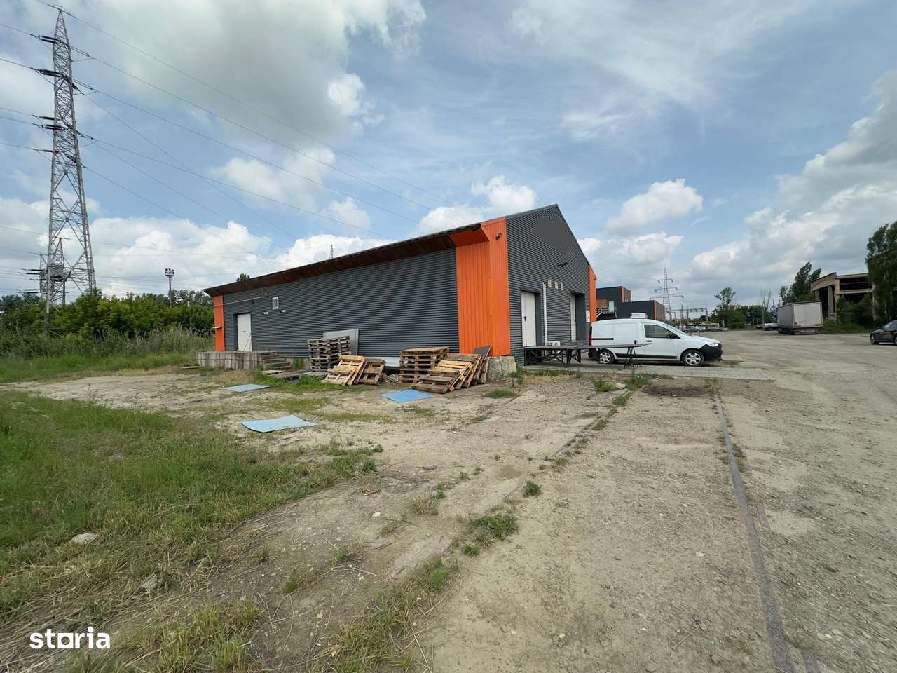 Hala, rampa, platforma, de la 117mp la 234mp, zona Piatra Chis - Imagine principală: 5/10