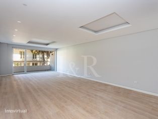 Apartamento T3 com varanda e estacionamento em Carcavelos - Grande imagem: 3/43