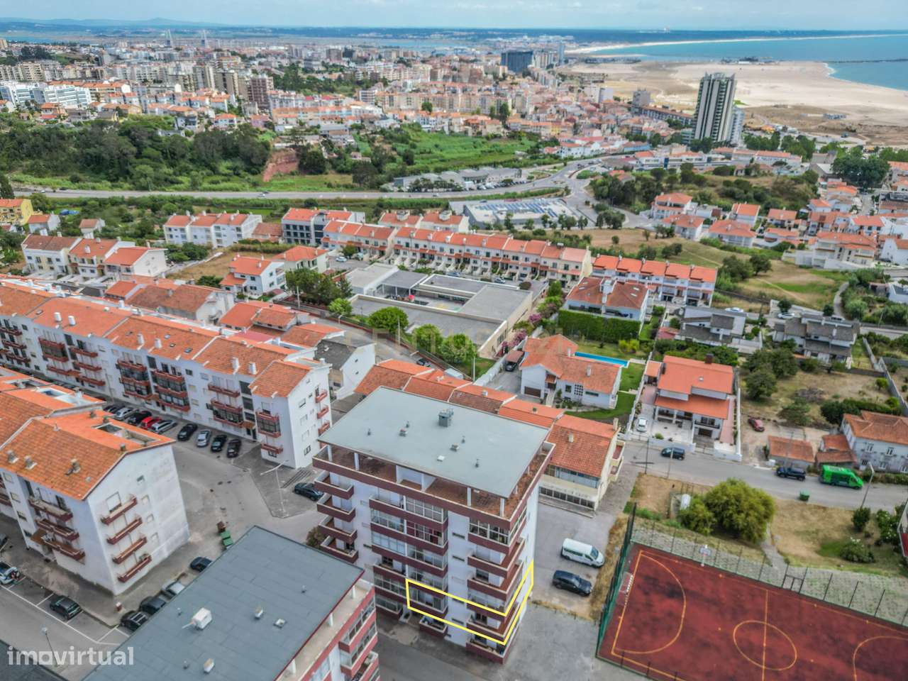 Apartamento T3 em Buarcos, a 900 metros da Praia, com elevador e excel-28