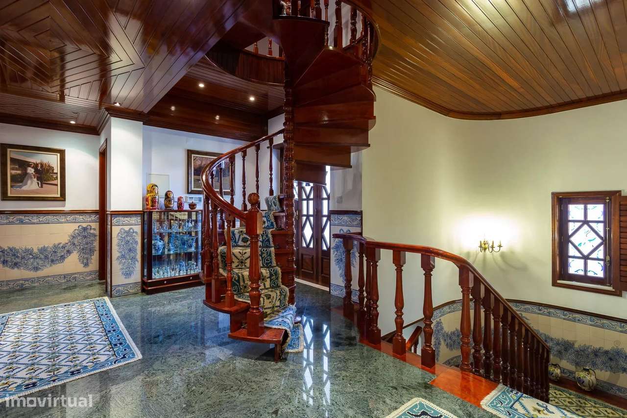 Moradia de Prestígio com Piscina-42