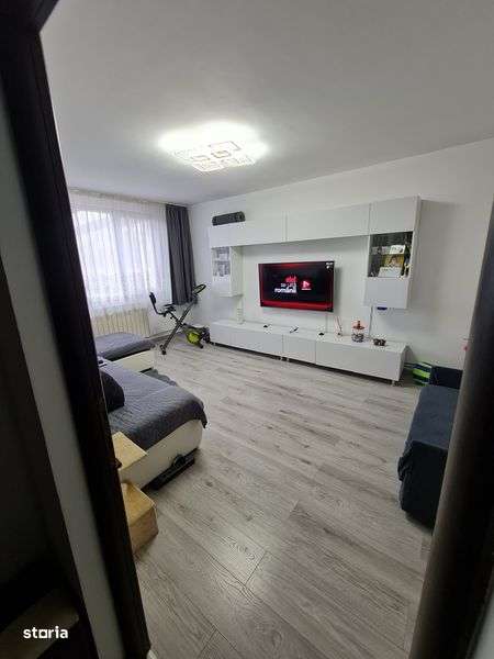 Apartament 4 Camere Decomandat