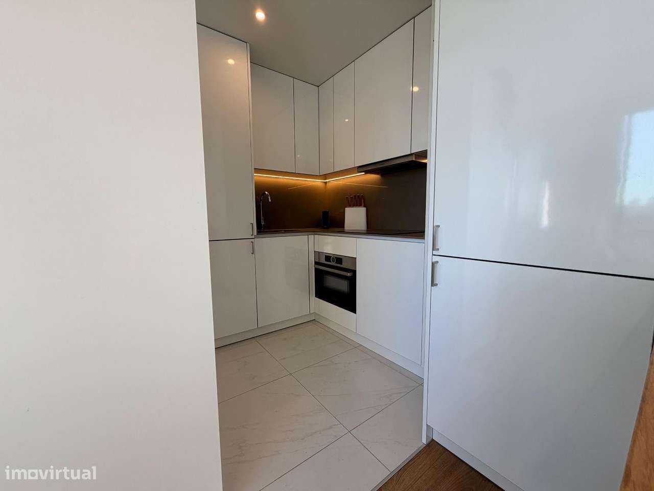 Apartamento T0 totalmente mobilado - Empreendimento Evolution - Grande imagem: 5/15