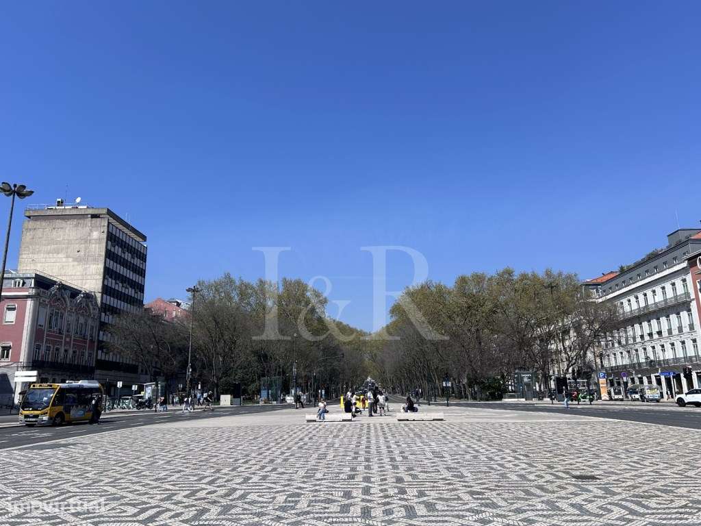 Apartamento T2 com varanda fechada e estacionamento junto à Av. Lib...-25