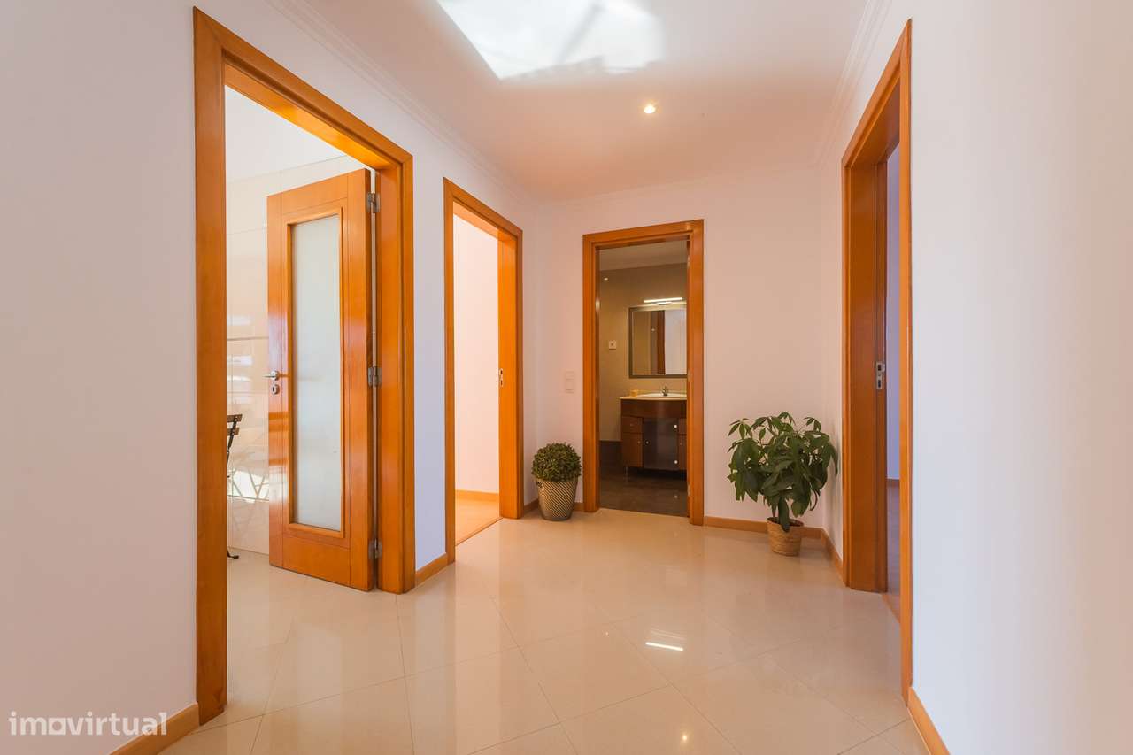 Apartamento T2 na Quinta do Conde com areas de 136m2-6