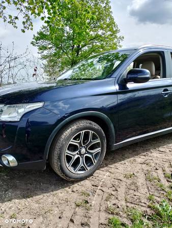 Mitsubishi Outlander - 3