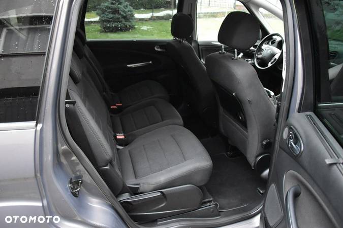 Ford S-Max - 11