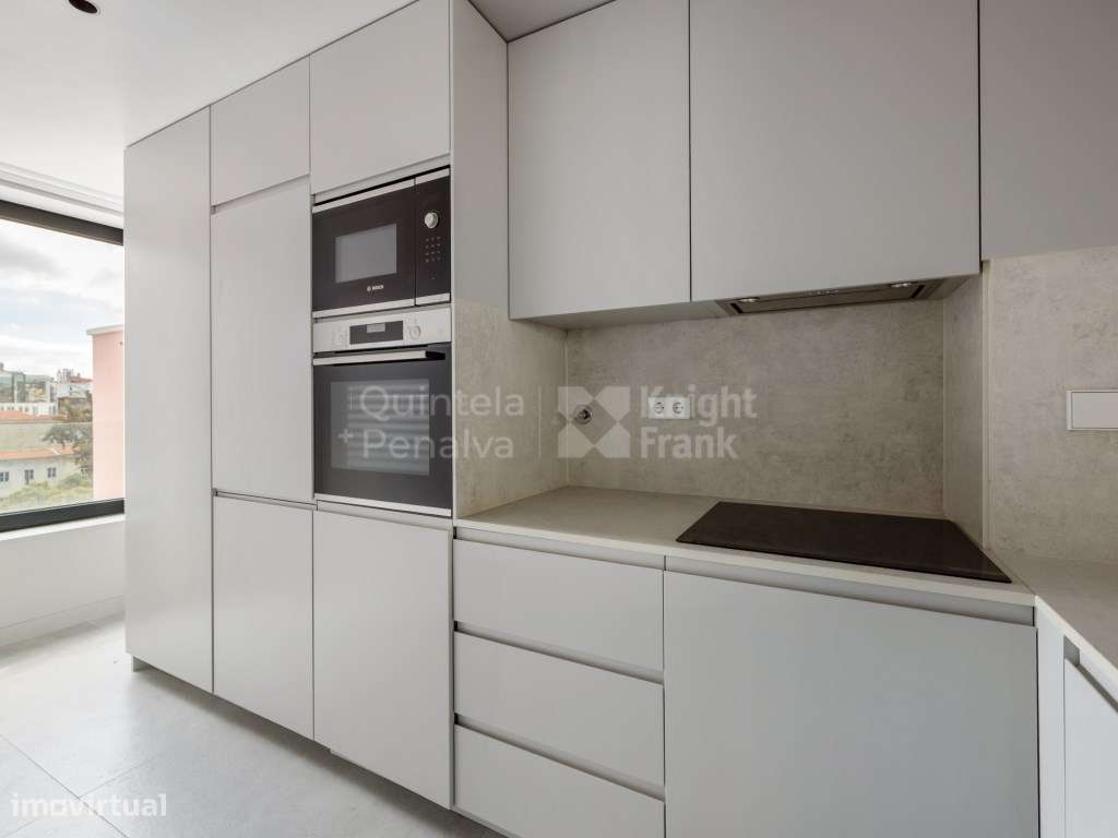 Apartamento T2 com estacionamento à venda nas Avenidas Novas-8