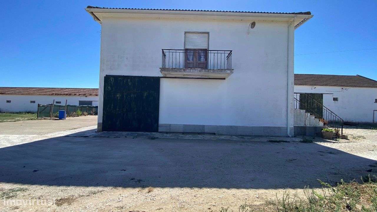 Lote de terreno com 53.162,5m2, localizado a 3Km do Nó do Carregado-22