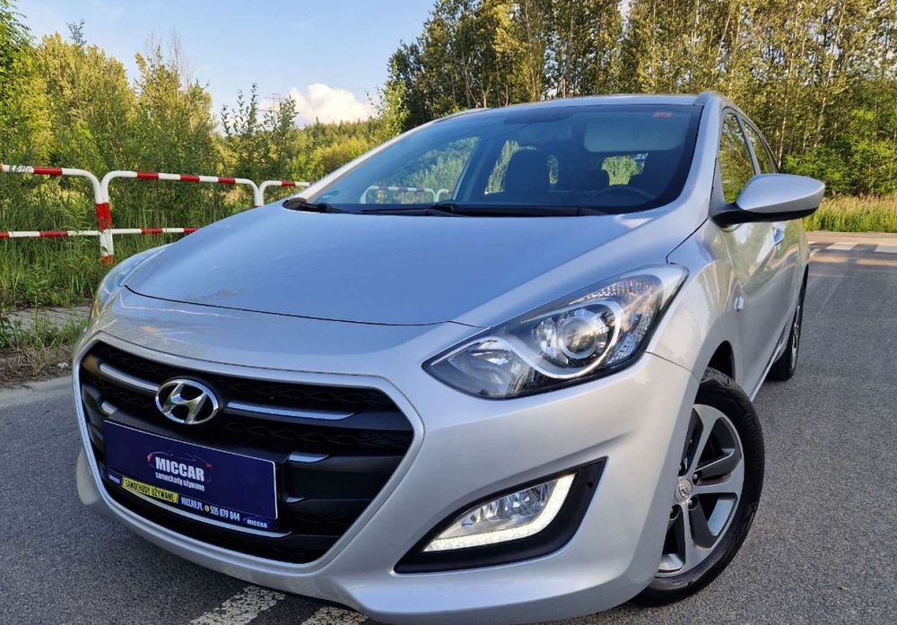 Hyundai i30 II blue Kombi 1.6 GDi YES Silver 2015