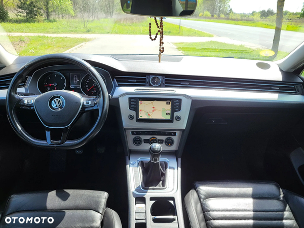 Volkswagen Passat Variant 1.6 TDI SCR BlueMotion Trendline - 16