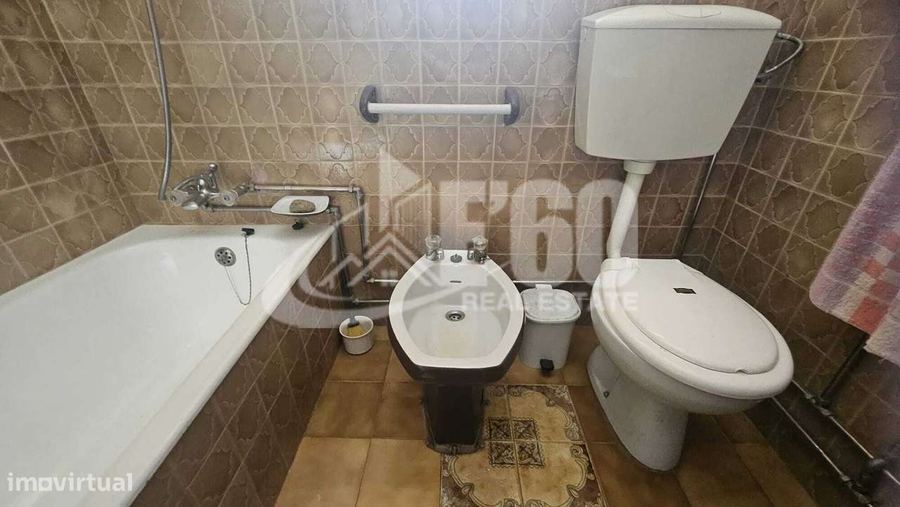 MORADIA GEMINADA COM EXELENTE POTENCIAL-4