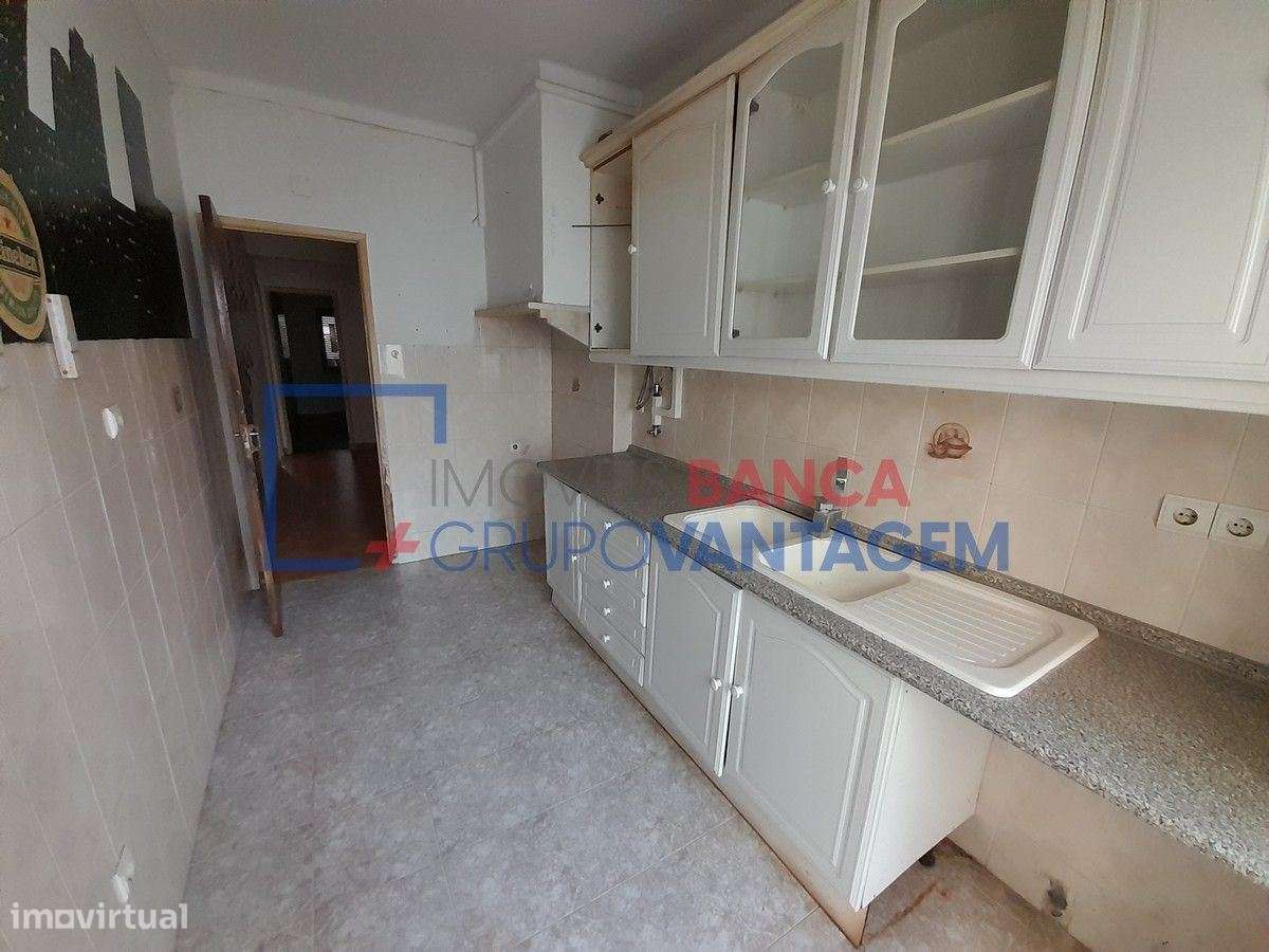 Apartamento T3, com 92 m2, situado na Cova da Piedade, Concelho da ... - Grande imagem: 2/14