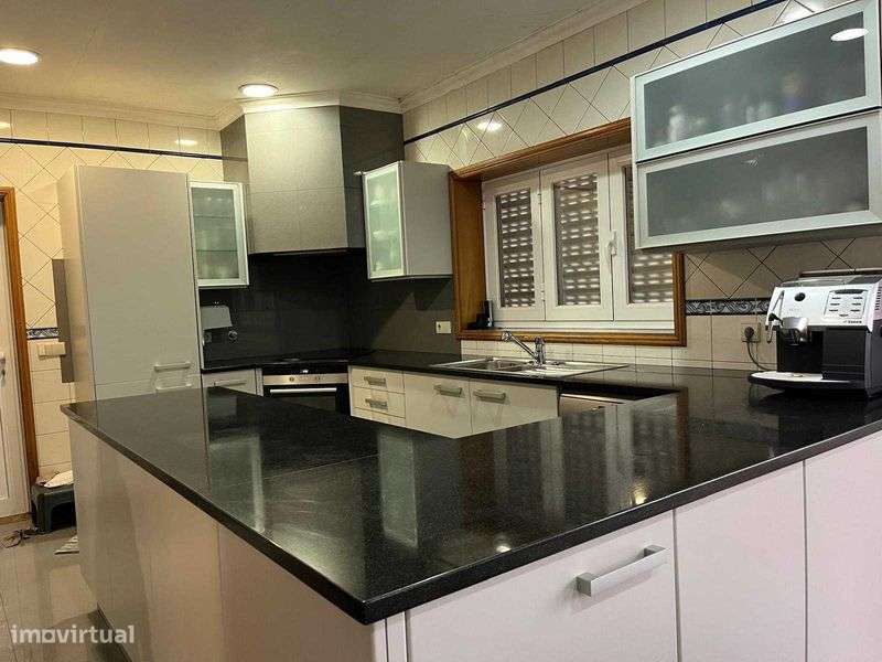 Moradia T3 com Vista Panorâmica sobre Santo Tirso-10