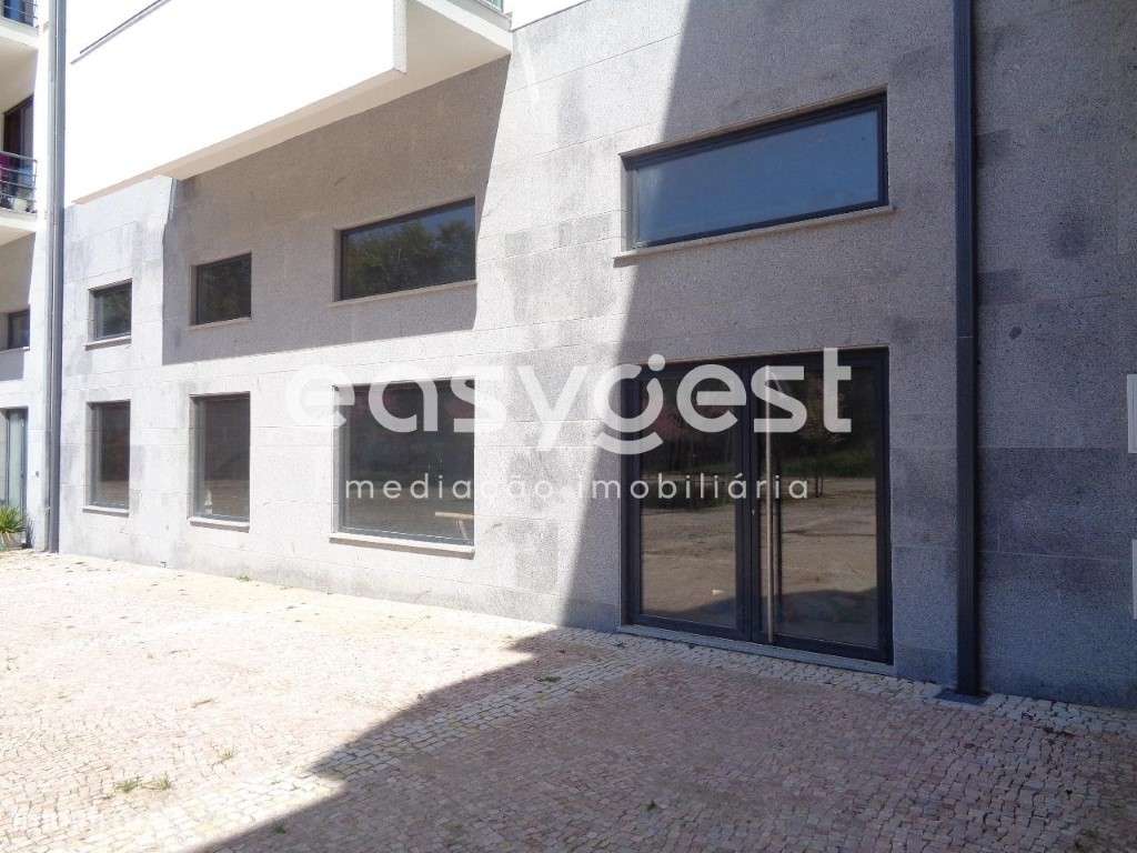Loja com 102m2 localizada em Repeses - Viseu - Grande imagem: 2/4