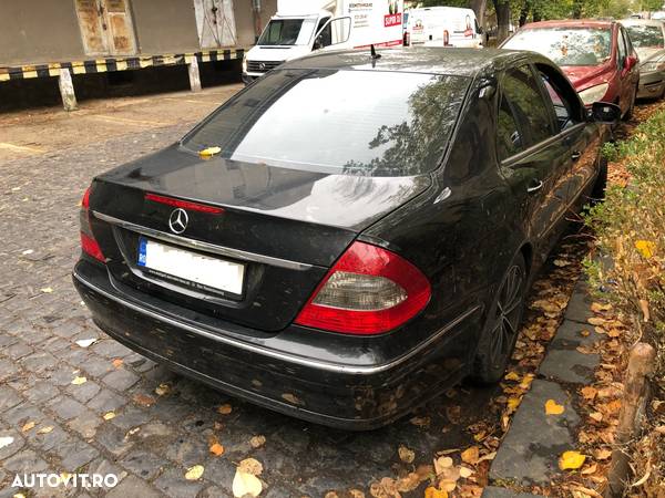 Dezmembrez Mercedes Benz W211 E320 cdi facelift negru 2006 - 7