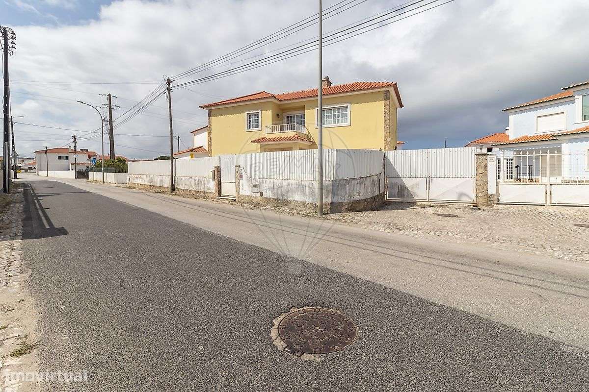 Moradia T4 com 570 m² de Terreno em São João das Lampas-6
