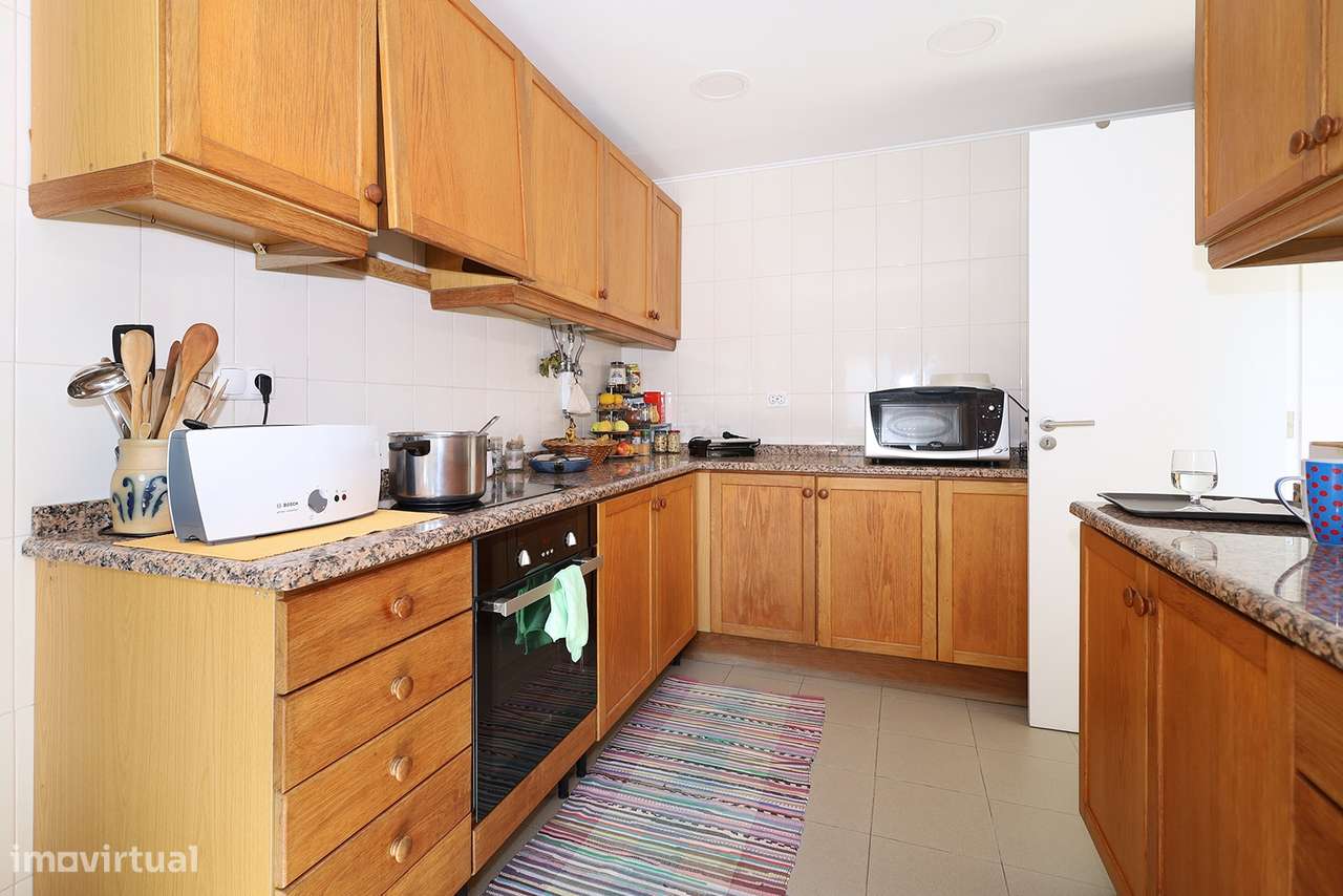 Moradia com duas fracções – Rentabilidade Imediata – Porto Salvo – Oei-19