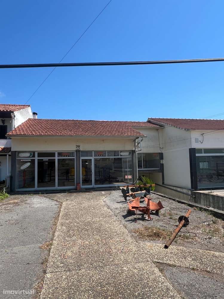 Imóvel com Diversas Possibilidades de Desenvolvimento em Alburitel-21