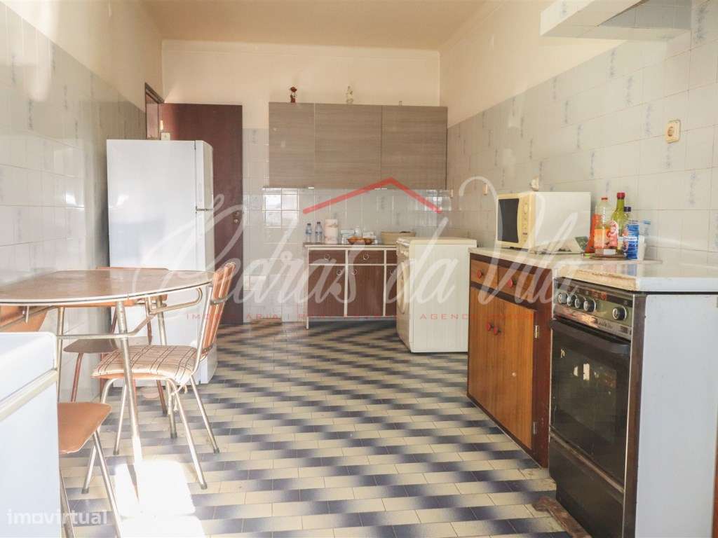 Excelente moradia T5 com anexo, quintal e garagem - Vila Nova de Mi... - Grande imagem: 4/45