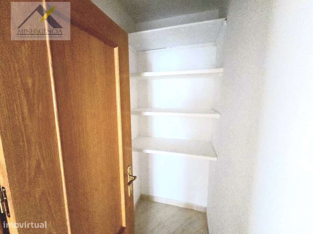 Apartamento T2 com arrecadação no Bairro Afonso Costa em Setúbal-21