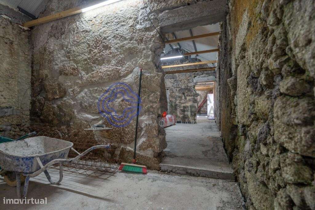 Moradia T4 com Grande Potencial | Ideal para Habitação Própria ou Inve - Grande imagem: 5/17