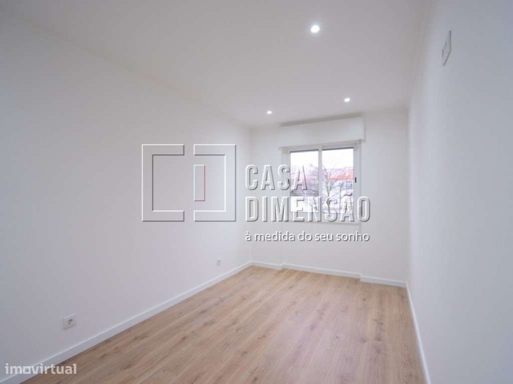Apartamento de tipologia T2, em fase de Remodelação, no Cacém!!-12