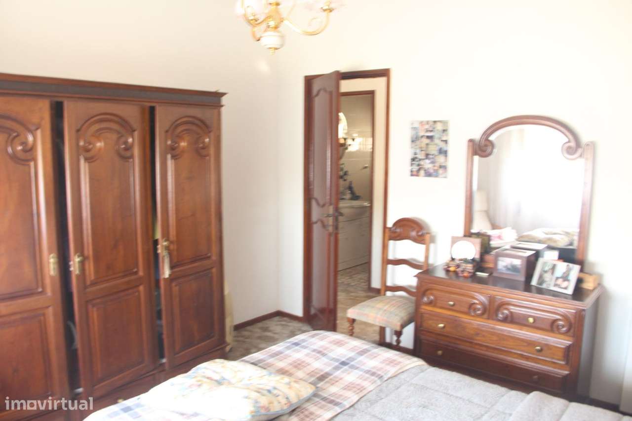 Moradia 4 Frentes lote com 980m2-48