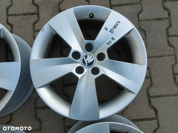 Skoda Kamiq Scala  Felgi aluminiowe alu komplet 16'' 657601025 - 11